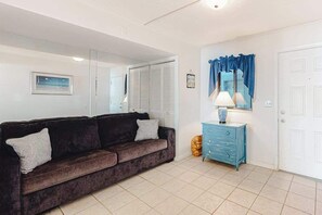 TV, DVD player, offices - Oceanfront Condo on the Beach with Balcony, WiFi, AC & Shared Pools/Hot Tub (Ocean City)
