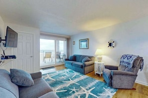 TV, DVD player, offices - Oceanfront condo on the boardwalk with balcony, central AC, WiFi, & great view (Ocean City)