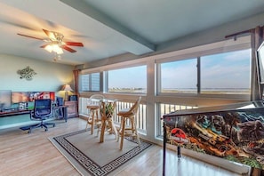 Games room - Bayfront Condo w/Shared Outdoor Pool, Private Washer/Dryer, Sunroom, Free WiFi (Ocean City)