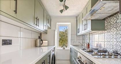 Modern 2-Bed Apartment in Reading