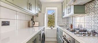 Modern 2-Bed Apartment in Reading