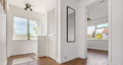 Modern 2-Bed Apartment in Reading