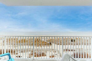 Property grounds - Ideal Beachfront Condo w/Balcony, Views, Washer/Dryer, Free WiFi, Central A/C (Ocean City)