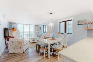 TV, DVD player, offices - Ideal Beachfront Condo w/Balcony, Views, Washer/Dryer, Free WiFi, Central A/C (Ocean City)