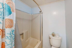 Shower, towels - Budget-Friendly Beach Condo w/Private Washer/Dryer, Central A/C, WiFi (Ocean City)