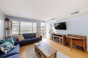 TV, DVD player, offices - Budget-Friendly Beach Condo w/Private Washer/Dryer, Central A/C, WiFi (Ocean City)