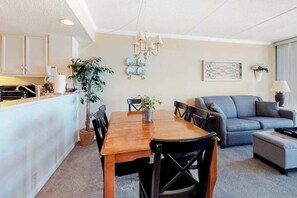 Interior - Updated near the beach with balcony, pool, gym & sauna (Ocean City)