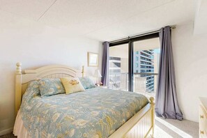 2 bedrooms, iron/ironing board, WiFi, bed sheets - Ocean-view condo with balcony, washer/dryer, pools, saunas & gym (Ocean City)