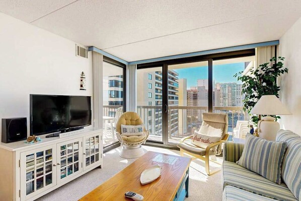 TV, DVD player, offices - Ocean-view condo with balcony, washer/dryer, pools, saunas & gym (Ocean City)