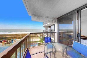 Property grounds - Ocean-view condo with balcony, AC, pools, tennis, saunas & gym (Ocean City)