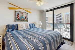 3 bedrooms, WiFi, bed sheets - Well-located & equipped beach condo with pools, gym, sauna & central AC (Ocean City)