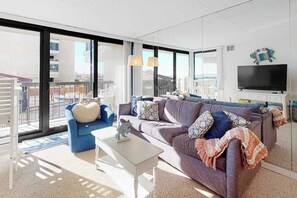 TV, DVD player, offices - Fabulous beach condo with AC, pools, sauna, gym, game room & tennis (Ocean City)