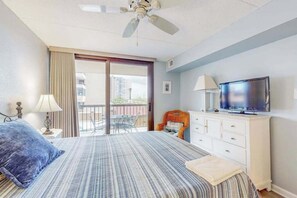 2 bedrooms, iron/ironing board, WiFi, bed sheets - Fabulous condo with balcony, pools, gym, game room, tennis & central AC (Ocean City)
