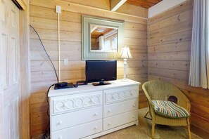 Interior - Private Oceanfront Townhouse w/Balcony, Great Views, Washer/Dryer, Central A/C (Ocean City)