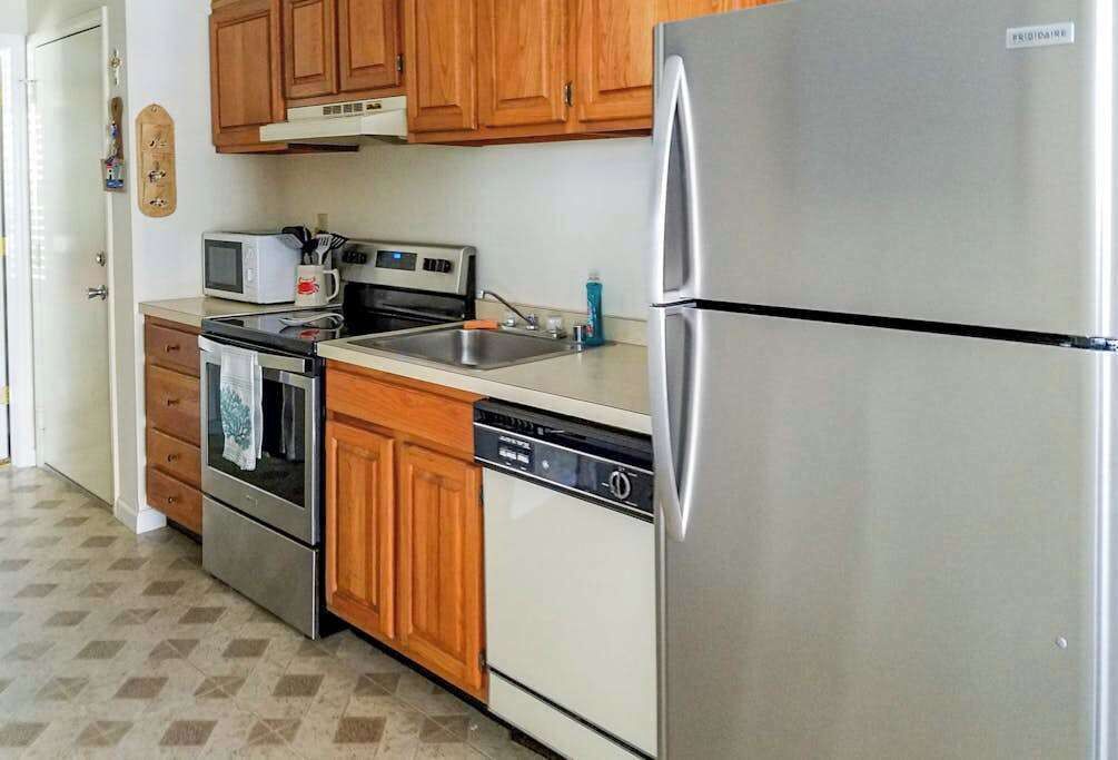 Refrigerador, microondas, horno y parrilla de estufa 