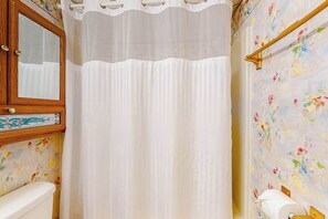Shower, towels - Oceanfront Condo w/ Amazing Beach View, Balcony, Central AC & Laundry (Ocean City)