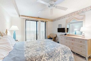 3 bedrooms, WiFi, bed sheets - Oceanfront Condo w/ Amazing Beach View, Balcony, Central AC & Laundry (Ocean City)