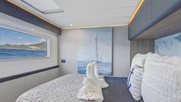 7 bedrooms, iron/ironing board, WiFi, bed sheets