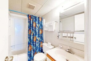 Shower, towels - Salty Sands II 301 (Ocean City)