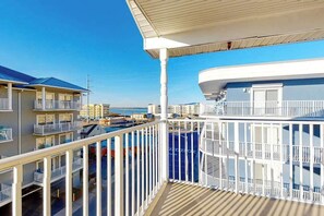 Property grounds - Well-Located Condo w/Partial Ocean Views, Private Balcony, Washer/Dryer, A/C (Ocean City)