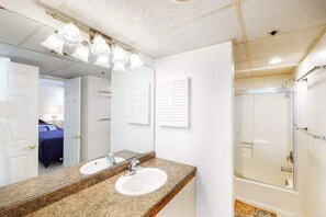 Douche, serviettes fournies