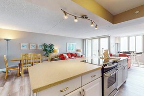 Interior - Ideal waterfront condo with pools, private balcony & W/D (Ocean City)