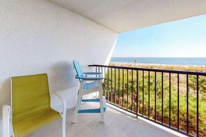 Property grounds - Oceanfront condo with shaded balcony, WiFi, AC, washer/dryer, & pool (Ocean City)