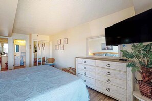 Iron/ironing board, WiFi, bed sheets - Bayfront Condo w/Private Balcony, Washer/Dryer, Shared Outdoor Pool, Central AC (Ocean City)