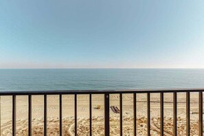 Property grounds - Oceanfront Condo with Ocean/Bay Views, AC, WiFi & Shared Pools/Hot Tub/Sauna (Ocean City)