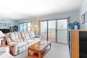 TV, DVD player, offices - Oceanfront Condo with Ocean/Bay Views, AC, WiFi & Shared Pools/Hot Tub/Sauna (Ocean City)