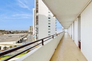 Property grounds - Oceanfront Condo with Balcony, Central AC, WiFi, Washer/Dryer, and Shared Pool (Ocean City)