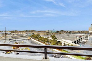 Property grounds - Oceanfront Condo with Balcony, Central AC, WiFi, Washer/Dryer, and Shared Pool (Ocean City)