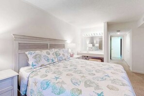 2 bedrooms, WiFi, bed sheets - Oceanfront Condo with Balcony, AC, WiFi & Shared Pools/Hot Tub/Sauna/Sundeck (Ocean City)