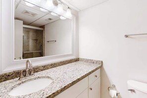 Shower, towels - Oceanfront Condo with Balcony, AC, WiFi & Shared Pools/Hot Tub/Sauna/Sundeck (Ocean City)