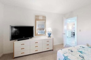 2 bedrooms, WiFi, bed sheets - Oceanfront Condo with Balcony, AC, WiFi & Shared Pools/Hot Tub/Sauna/Sundeck (Ocean City)