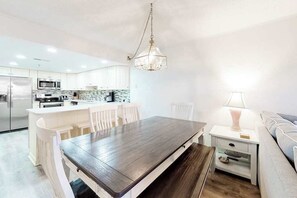 Dining - Oceanfront Condo with Balcony, AC, WiFi & Shared Pools/Hot Tub/Sauna/Sundeck (Ocean City)