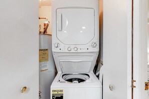 Interior - Oceanfront Condo with Balcony, AC, WiFi & Shared Pools/Hot Tub/Sauna/Sundeck (Ocean City)