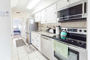 Fridge, microwave, oven, stovetop - Two-Level Bayfront Condo with Amazing Sunsets, Balcony, WiFi & Shared Pool (Ocean City)