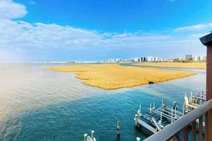 Property grounds - Two-Level Bayfront Condo with Amazing Sunsets, Balcony, WiFi & Shared Pool (Ocean City)