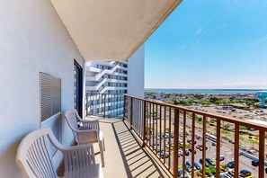 Property grounds - Oceanfront Condo with Balconies, Ocean/Bay Views, WiFi & Shared Pools/Hot Tub (Ocean City)