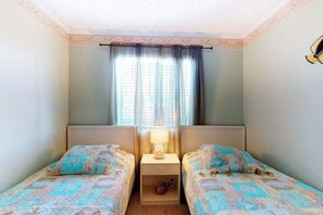 2 chambres, fer et planche à repasser, Wi-Fi, draps fournis