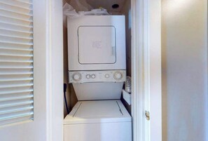 Interior - Elegant Sun-Filled Condo w/Screened Balcony, Water Views, Shared Pool, Free WiFi (Ocean City)