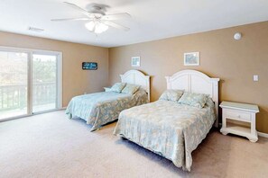 5 bedrooms, WiFi, bed sheets - Multi-Level Home Close to the Beach w/Air Hockey, Free WiFi, Decks, & Balconies (Ocean City)