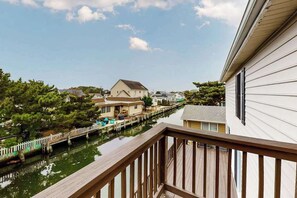 Property grounds - Multi-Level Home Close to the Beach w/Air Hockey, Free WiFi, Decks, & Balconies (Ocean City)