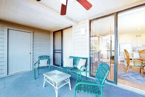 Outdoor dining - Bright Condo near the Beach w/Private Washer/Dryer, Balcony, Shared Outdoor Pool (Ocean City)