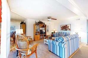 TV, DVD player, offices - Bright Condo near the Beach w/Private Washer/Dryer, Balcony, Shared Outdoor Pool (Ocean City)