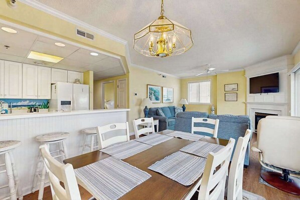 Dining - Ocean Block Condo w/ 2 Balconies, AC, Fireplace, Laundry & Shared Pool (Ocean City)