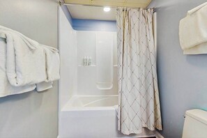 Shower, towels - Ocean Block Condo w/ 2 Balconies, AC, Fireplace, Laundry & Shared Pool (Ocean City)