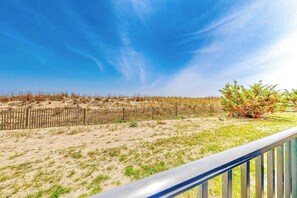 Property grounds - 1st-floor oceanfront condo close to beach with private balcony, vibrant interior (Ocean City)
