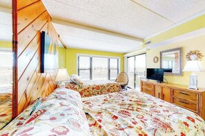 2 bedrooms, WiFi, bed sheets - 1st-floor oceanfront condo close to beach with private balcony, vibrant interior (Ocean City)